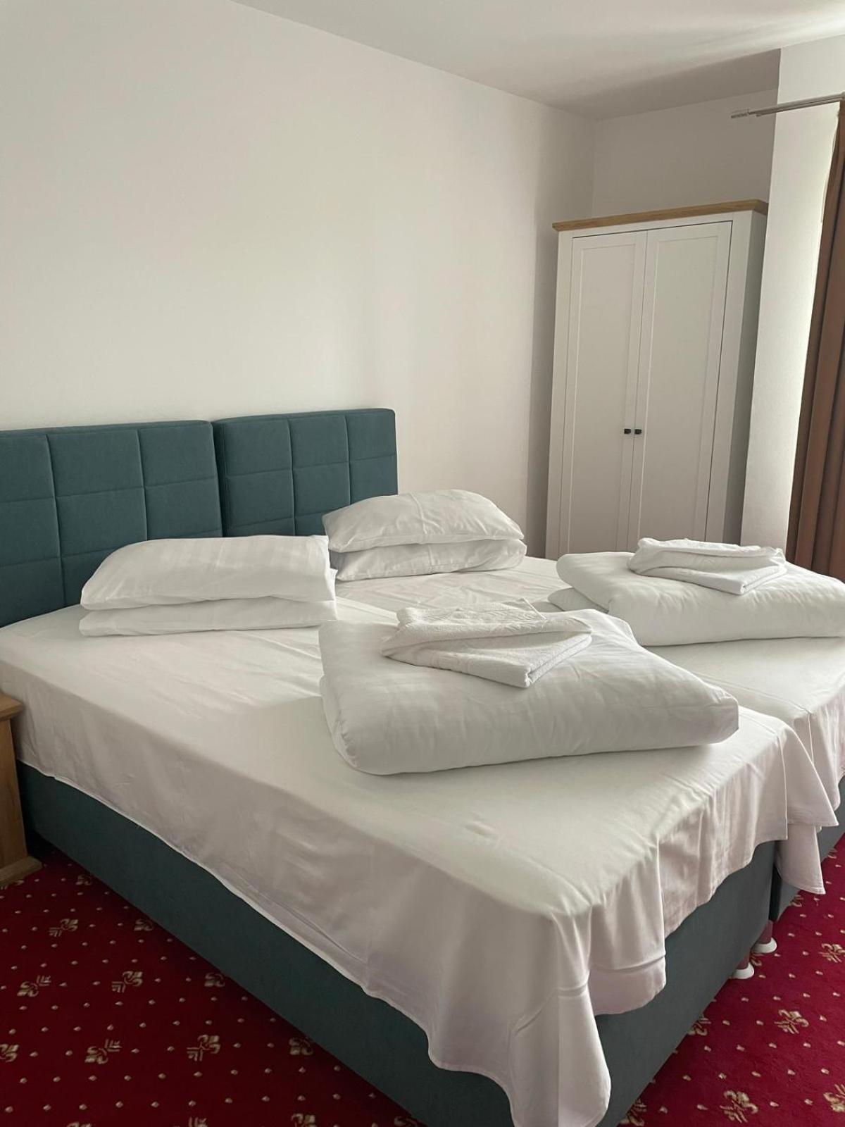Hotel Silvana Бузиаш Экстерьер фото