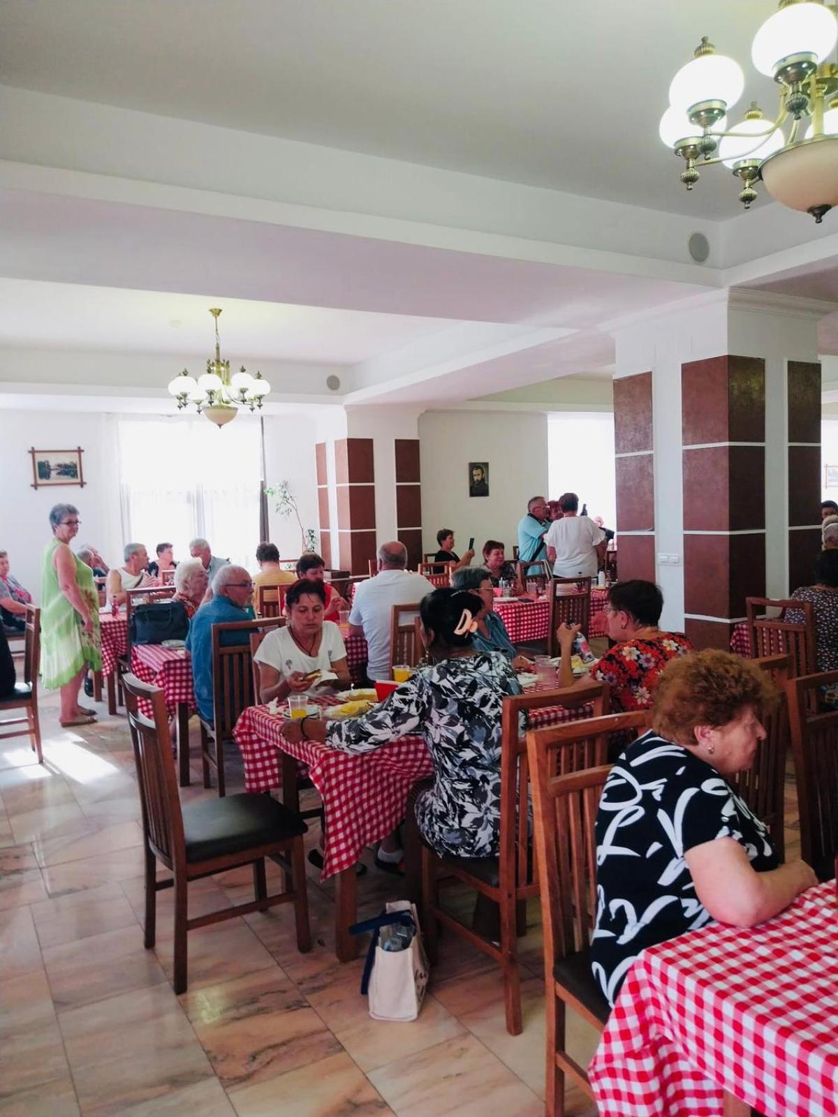 Hotel Silvana Бузиаш Экстерьер фото